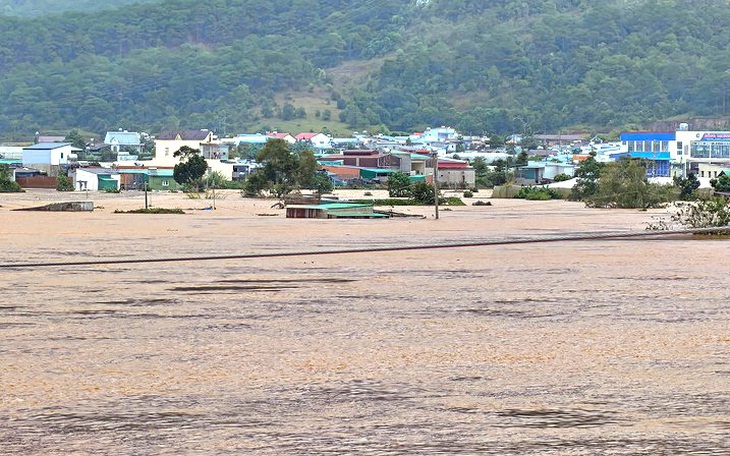 Địa phương không nhận được thông tin thủy điện xả tràn, người dân thiệt hại hàng chục tỉ đồng - Ảnh 3.