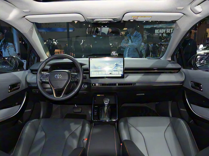 Toyota Corolla Altis - Ảnh 5.