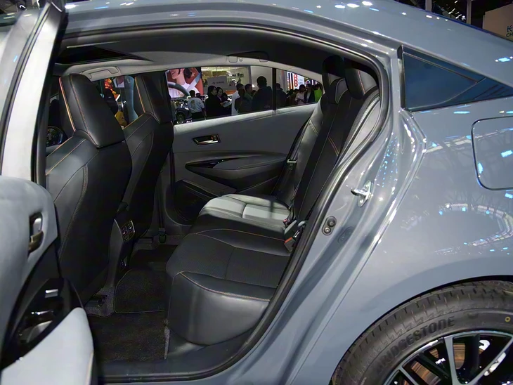 Toyota Corolla Altis - Ảnh 8.