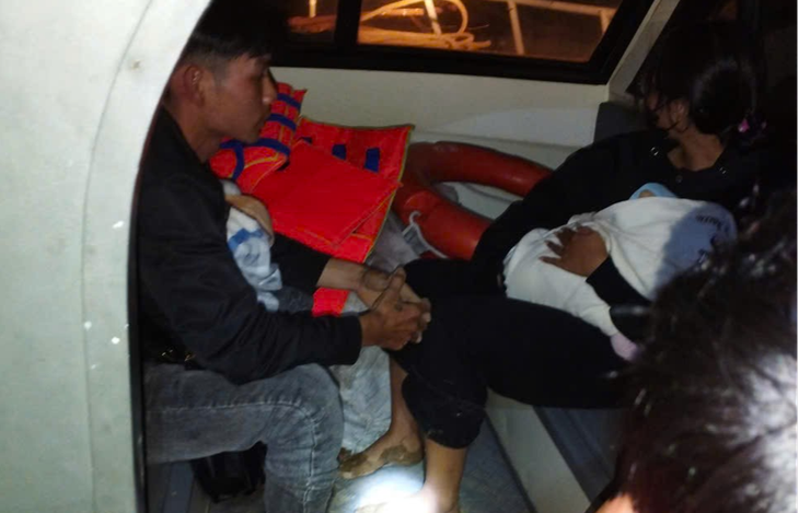 Chưa thể thông xe đèo Khánh Lê, vẫn còn nguy cơ sạt lở bất cứ lúc nào - Ảnh 3. Chưa thể thông xe đèo Khánh Lê, vẫn còn nguy cơ sạt lở bất cứu lúc nào - Ảnh 3.