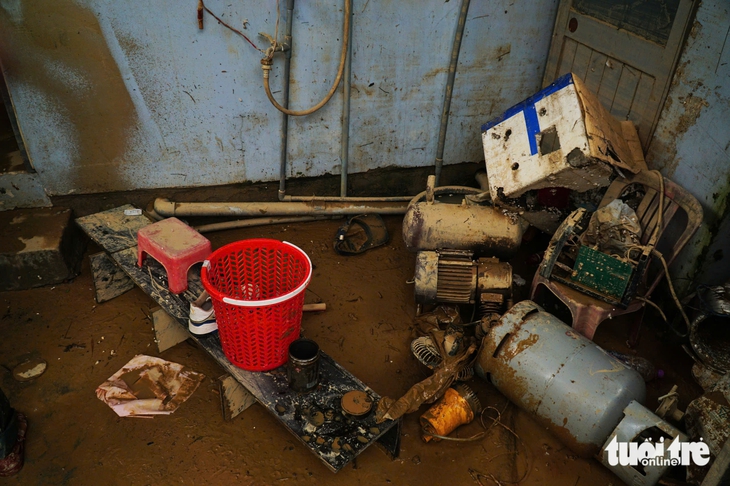 Ở vùng rốn lũ Khánh Hòa: Con trai bất lực nhìn cha chết trong dòng nước lũ- Ảnh 9. Khánh Hòa - Ảnh 11.