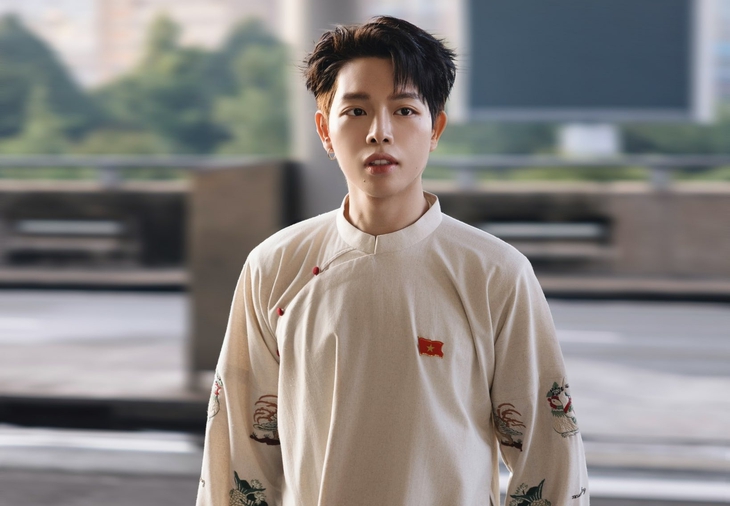 Đức Phúc ủng hộ thêm 200 triệu đồng, S.T Sơn Thạch bán đấu giá áo có chữ ký 33 anh tài gây quỹ - Ảnh 1. Đức Phúc - Ảnh 1.