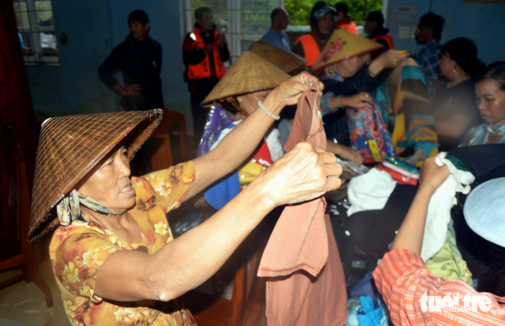 Vào 'ốc đảo' Phước Giang, vùng lũ cô lập - Ảnh 2.