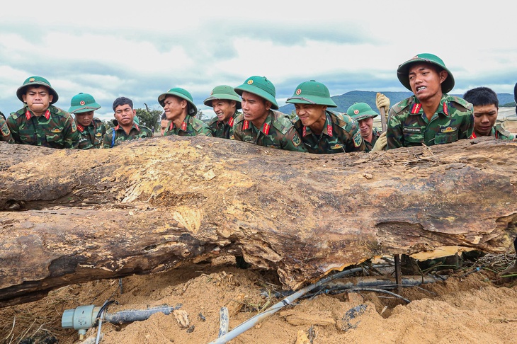 Lũ trên sông Đa Nhim tiếp tục hạ, thủy điện Đồng Nai 3 và 4 sẽ giảm lưu lượng xả nước - Ảnh 3. Lũ trên sông Đa Nhim tiếp tục hạ, thủy điện Đồng Nai 3 và 4 sẽ giảm lưu lượng xả nước - Ảnh 3.