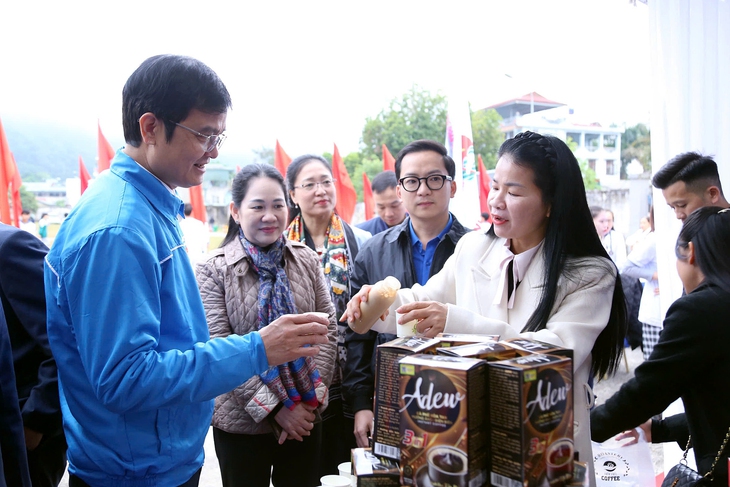 Kinh tế số là 'xương sống' để hỗ trợ thanh thiếu nhi vùng biên - Ảnh 1.