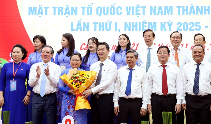 Bà Hồ Thị Cẩm Đào tái đắc cử Chủ tịch Mặt trận Tổ quốc Việt Nam thành phố Cần Thơ - Ảnh 1.