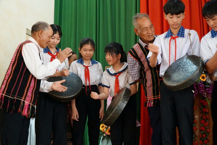 CỒNG CHIÊNG - Ảnh 1.