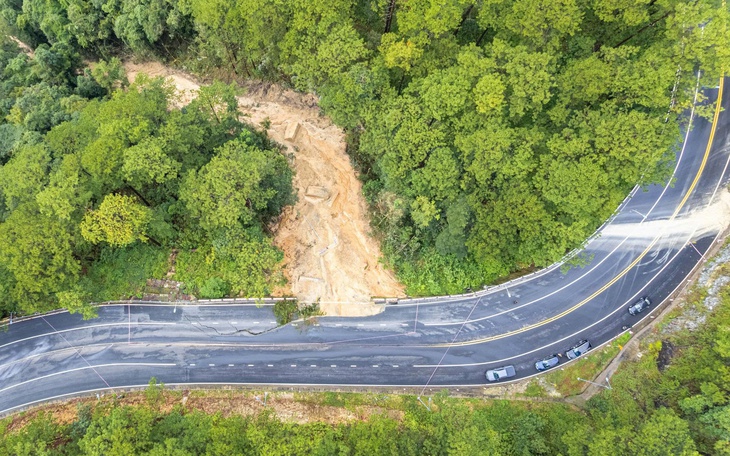 Đèo Prenn Đà Lạt vẫn thông xe đúng hẹn dù xuất hiện thêm vết nứt - Ảnh 2.