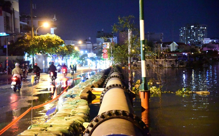 TP.HCM triển khai ứng phó với đợt riều cường đang lên, ngày 5-12 đạt đỉnh xấp xỉ 1,8m - Ảnh 3.