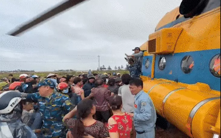 Nước rút dần, để lại khung cảnh tan hoang cho vùng lũ Phú Yên cũ- Ảnh 17.