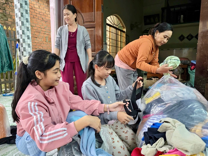 Xã Hòa Thịnh gượng dậy sau lũ, dân quân chung tay dọn dẹp nhà cửa, trường lớp - Ảnh 10.