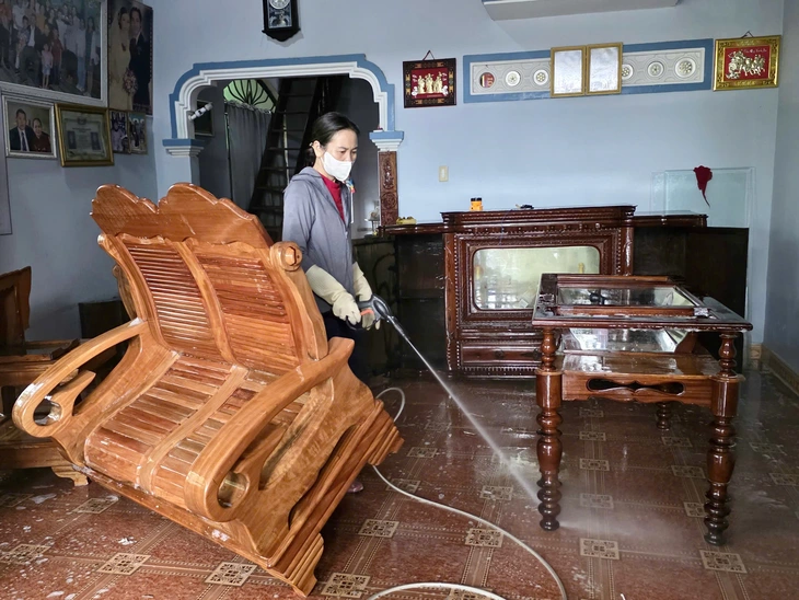 Xã Hòa Thịnh gượng dậy sau lũ, dân quân chung tay dọn dẹp nhà cửa, trường lớp - Ảnh 8.