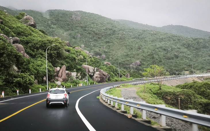 Nhiều tấm lòng đã đến được với các hộ dân 'vườn không nhà trống' vùng ngập sâu 4m ở Phú Yên - Ảnh 13.