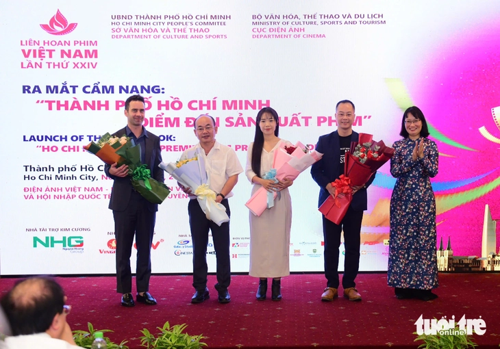 TP.HCM ra mắt cẩm nang tiếng Anh cho các đoàn phim quốc tế - Ảnh 2.