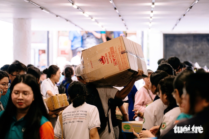 cứu trợ - Ảnh 6.