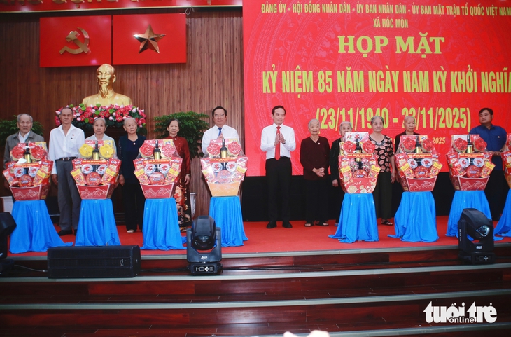 Lãnh đạo TP.HCM dâng hương, dự họp mặt kỷ niệm 85 năm ngày Nam Kỳ khởi nghĩa - Ảnh 6.