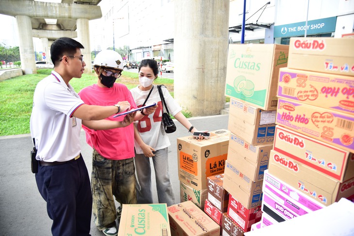 cứu trợ - Ảnh 1.