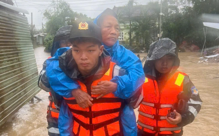 Bộ Quốc phòng: Tổng lực giúp dân sửa chữa nhà cửa, nhà xưởng hoàn thành trước 30-11 - Ảnh 2.