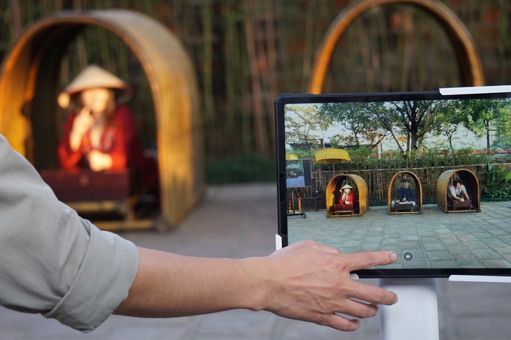 Đến Văn Miếu - Quốc Tử Giám nhập vai trạng nguyên vinh quy bái tổ- Ảnh 1. Đến Văn Miếu - Quốc Tử Giám nhập vai trạng nguyên vinh quy bái tổ - Ảnh 1.