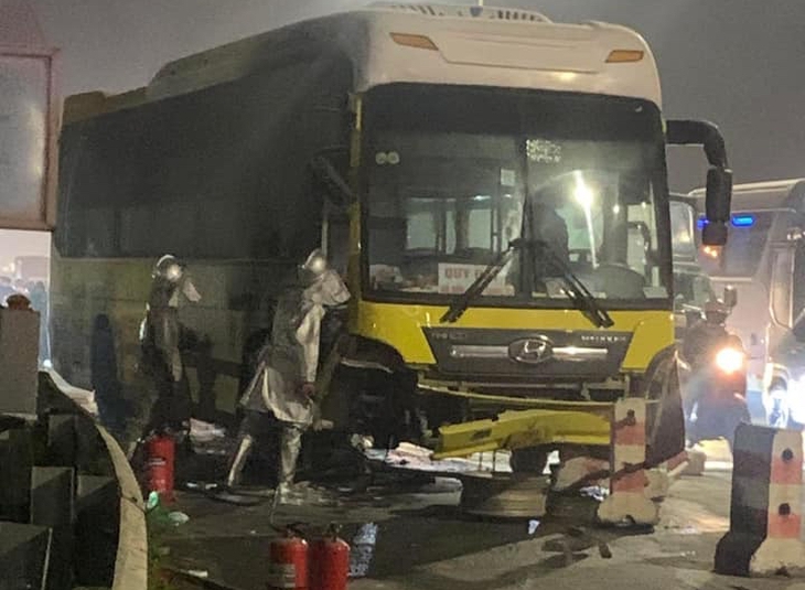 2 người - Ảnh 1.