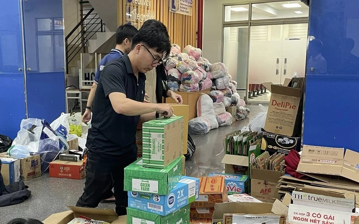 Đại học Công nghiệp TP.HCM góp 4,32 tỉ đồng, miễn học phí cho sinh viên vùng bão lũ- Ảnh 3.