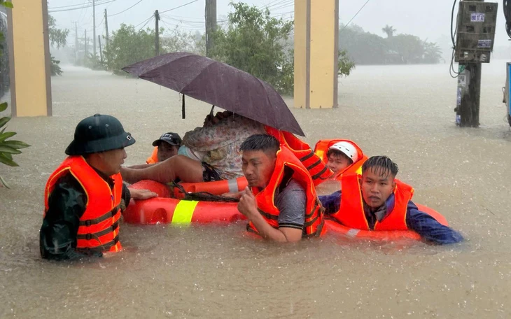 Bộ Quốc phòng: Tổng lực giúp dân sửa chữa nhà cửa, nhà xưởng hoàn thành trước 30-11 - Ảnh 3.