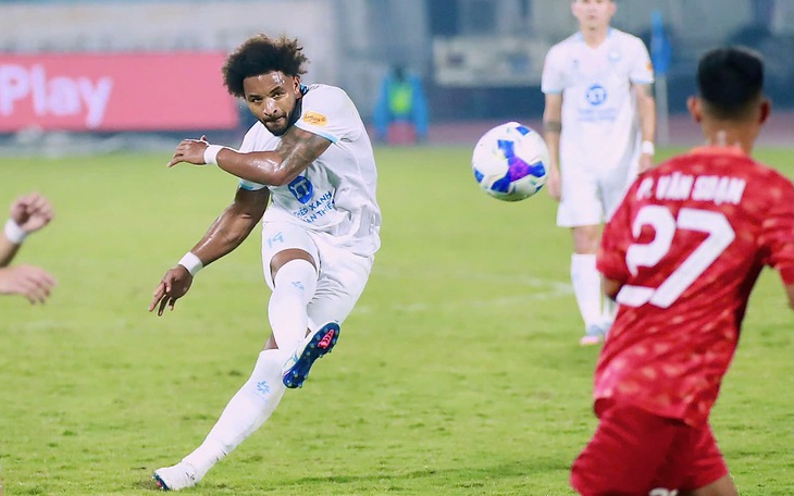 CLB Ninh Bình thoát thua bằng quả 11m phút 89 - Ảnh 3.