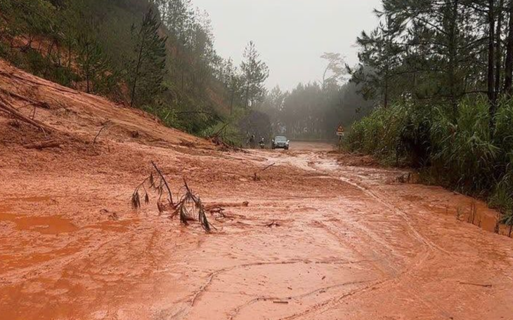 Phó Thủ tướng Hồ Quốc Dũng chỉ đạo di dời dân khỏi vùng nguy hiểm thủy điện Đa Nhim- Ảnh 3.