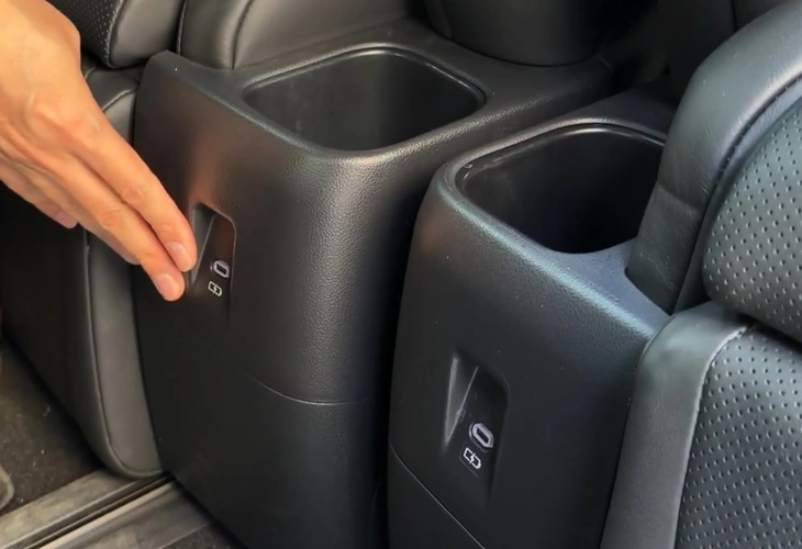 Ghế ‘ông chủ’ trên Lexus LM 500h hơn 5,7 tỉ đồng cho trải nghiệm như chuyên cơ trên mặt đất - Ảnh 13.