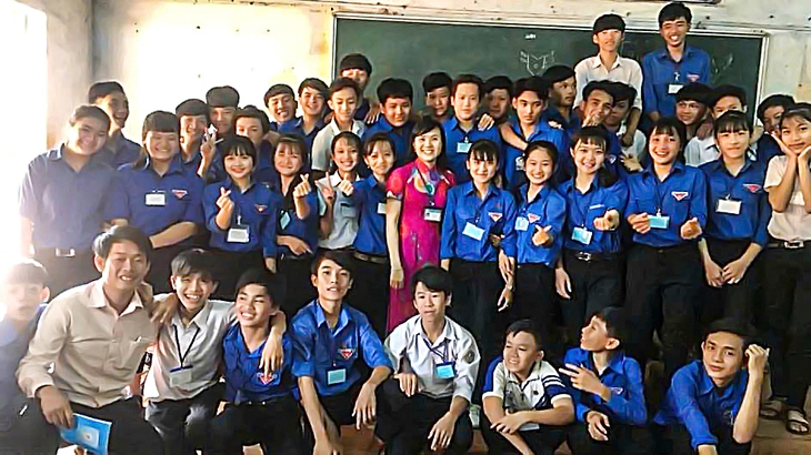 Nhớ bụi phấn trên mái tóc thầy cô - Kỳ 6: Cô giáo một mình vào tiệm net cứu học trò nghiện game - Ảnh 1. cô giáo - Ảnh 1.