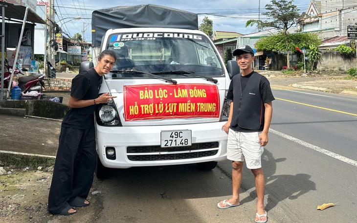 Bán không lợi nhuận, giảm giá cho vùng mưa lũ - Ảnh 2.