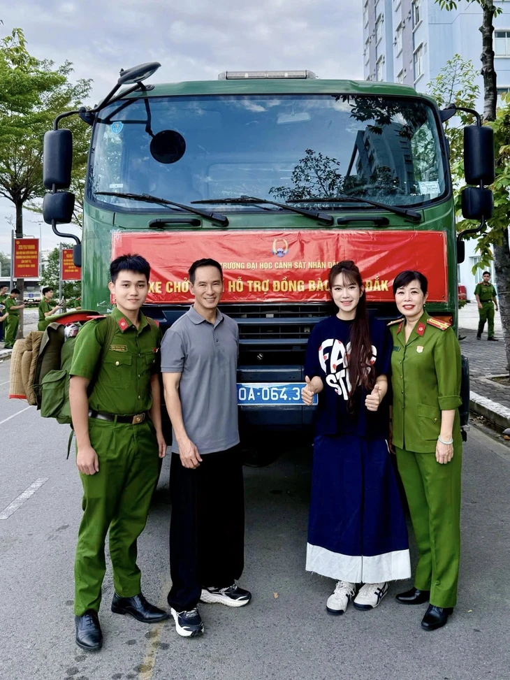 Sao Việt chung tay hướng về người dân vùng lũ - Ảnh 4.