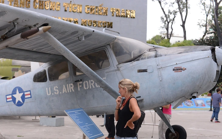 Cuối tuần đến Bảo tàng TP.HCM học trang trí trên gốm miễn phí - Ảnh 7.