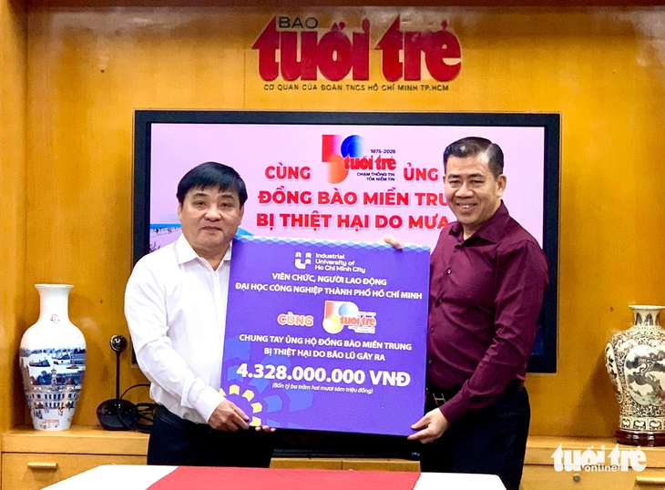Đại học Công nghiệp TP.HCM góp 4,32 tỉ đồng, miễn học phí cho sinh viên vùng bão lũ- Ảnh 1. bão lũ - Ảnh 1.