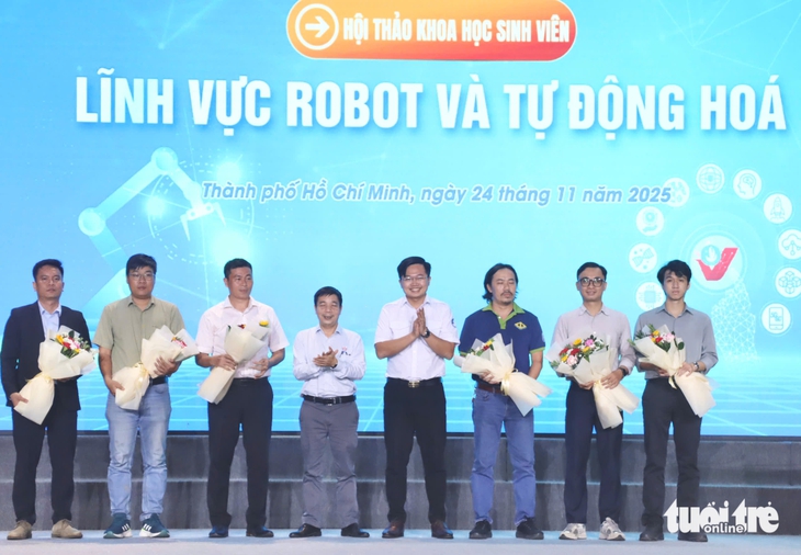 Robot làm việc không nghỉ, sinh viên liệu có bị bỏ lại trong tương lai?- Ảnh 1.