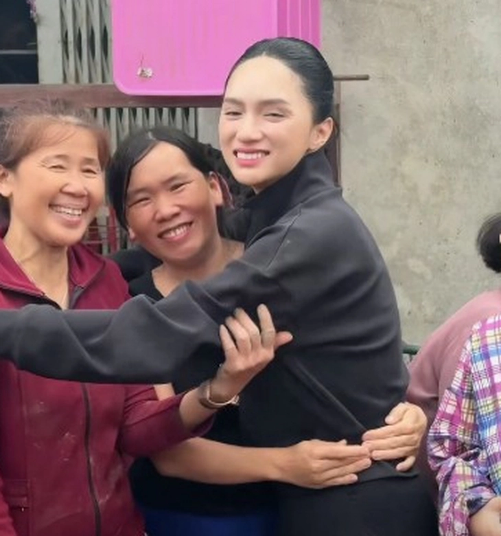 Sao Việt chung tay hướng về người dân vùng lũ - Ảnh 2.