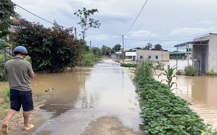 Ứng phó bão mới, các thủy điện hạ mực nước hồ đón lũ - Ảnh 3.