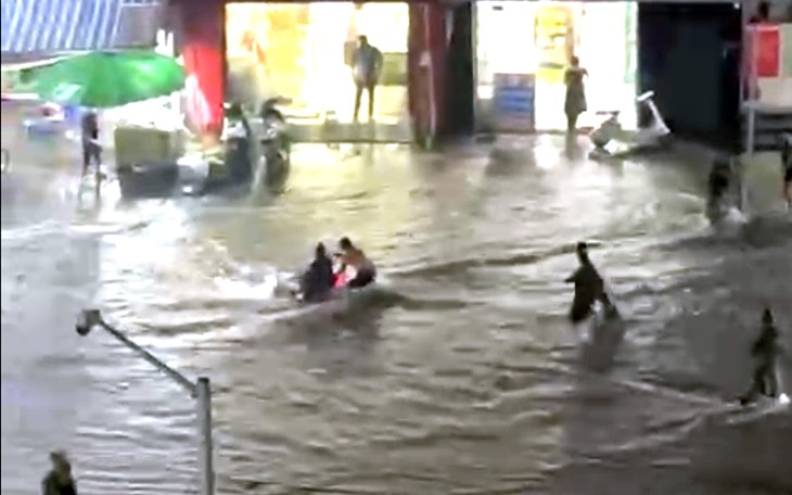 Mưa lớn ở Đồng Nai, hầm chui Tân Phong và nhiều tuyến đường ngập - Ảnh 9.