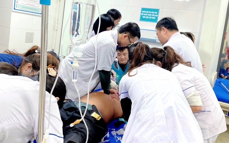 Người đàn ông bất ngờ hôn mê sâu khi đang chơi tennis - Ảnh 2.