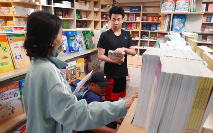 Một bộ sách giáo khoa thống nhất cả nước: Làm sao để kịp tiến độ, tránh lãng phí? - Ảnh 2.