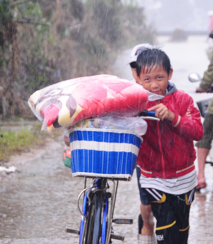 cứu trợ - Ảnh 8.