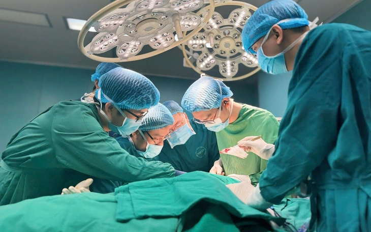 Truy tìm ô tô màu trắng nghi gây tai nạn rồi bỏ chạy trong đêm khuya - Ảnh 3.