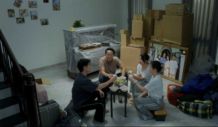 45 tuổi mà vẫn nhõng nhẽo, Kiều Anh và Hoàng Hải ‘yêu nhau’ đầy bất ổn ở Gia đình trái dấu - Ảnh 1.