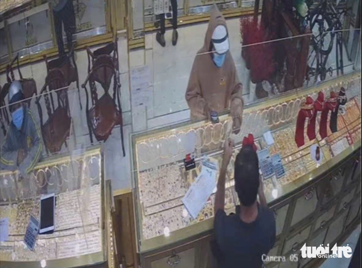 Thanh niên cướp tiệm vàng ở Đồng Tháp sa lưới - Ảnh 2.
