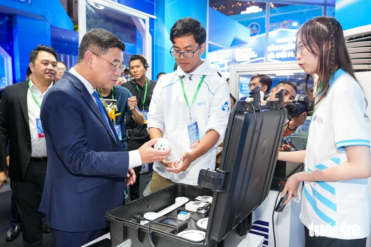 Ngắm loạt công nghệ tiên tiến, hiện đại bậc nhất tại phố đi bộ Nguyễn Huệ - Ảnh 4.