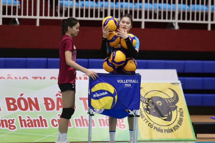 Ngắm các chân dài bóng chuyền nữ Việt Nam tập luyện hăng say cho SEA Games - Ảnh 7.