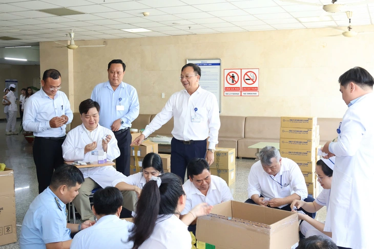 Đồng Nai cử gần 300 nhân viên y tế, tình nguyện viên đến Đắk Lắk hỗ trợ người dân khắc phục bão lũ - Ảnh 3.