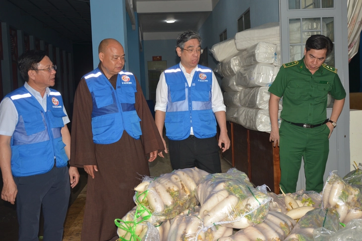 TP.HCM lập bếp tập thể nấu 10.000 suất ăn miễn phí mỗi ngày cho người dân Phú Yên cũ - Ảnh 1.