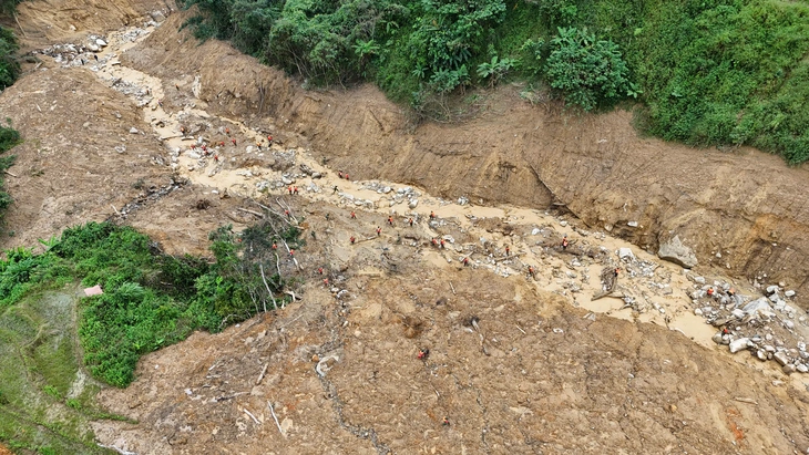 Hai cuộc chiến khốc liệt trong vòng một tháng ở miền Trung của bộ đội - Ảnh 12.