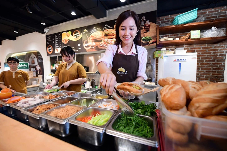 Bộ Tài chính: Sẽ nâng ngưỡng doanh thu tính thuế đối với hộ kinh doanh - Ảnh 1.